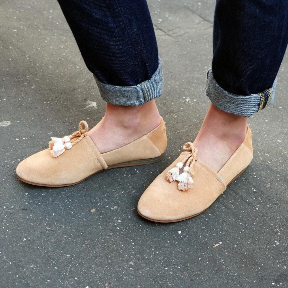 🔶 Tom’s leather shoes , neutral tan color, size 10 W 🔶